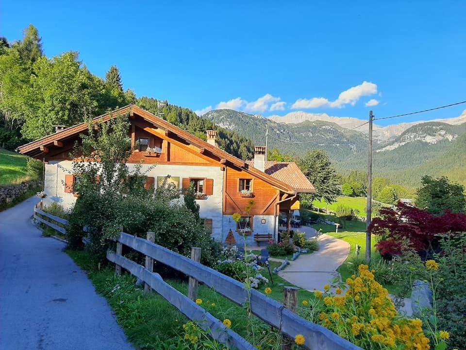 Maso Pin Bed & Breakfast Мадона ди Кампильо Екстериор снимка