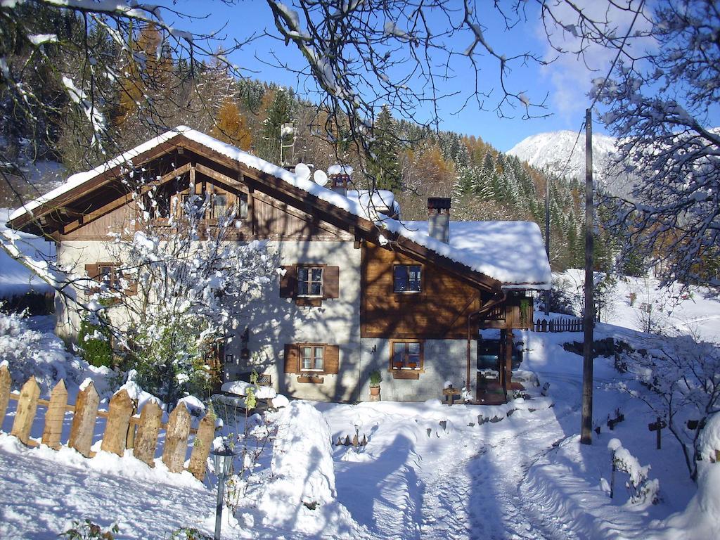 Maso Pin Bed & Breakfast Мадона ди Кампильо Екстериор снимка