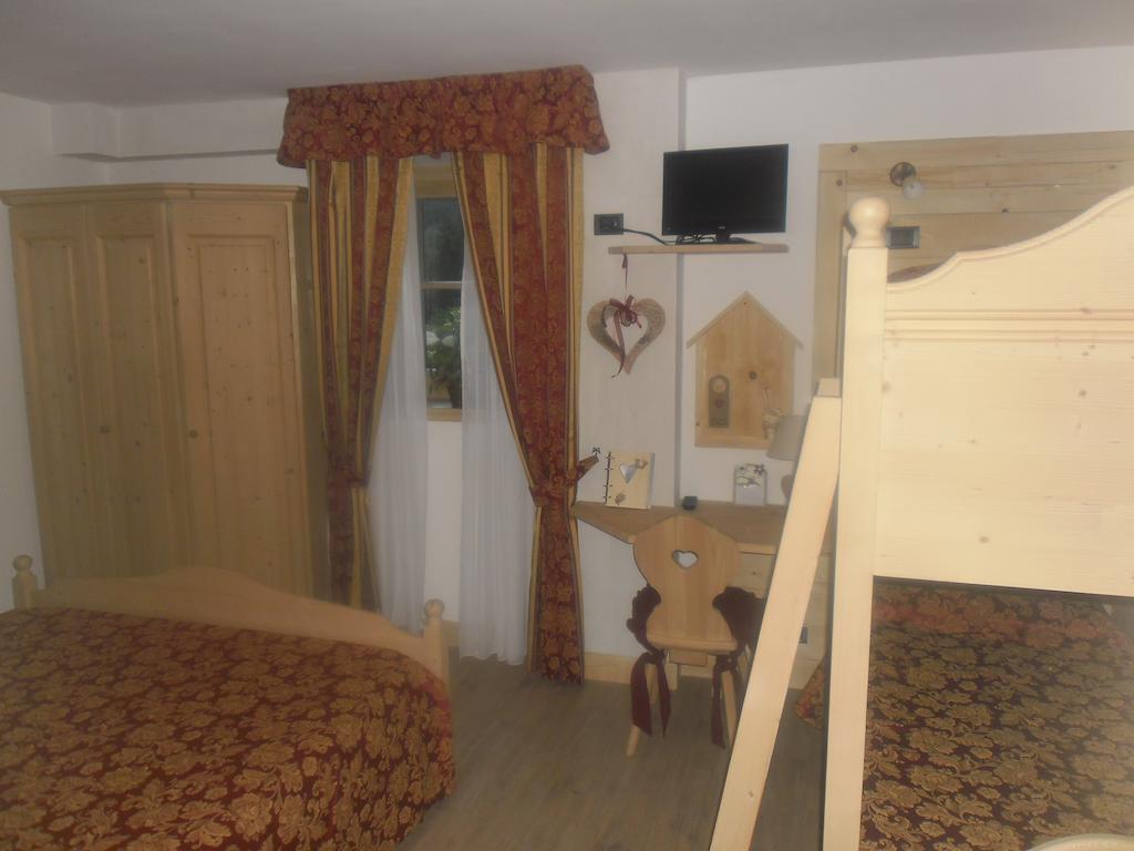 Maso Pin Bed & Breakfast Мадона ди Кампильо Стая снимка