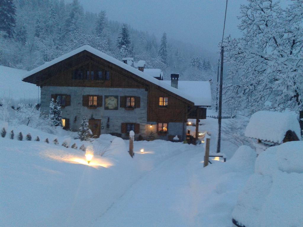 Maso Pin Bed & Breakfast Мадона ди Кампильо Екстериор снимка