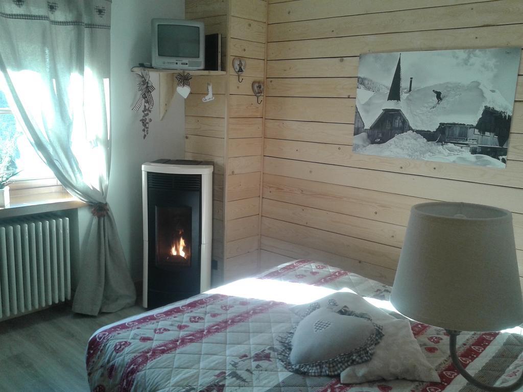Maso Pin Bed & Breakfast Мадона ди Кампильо Екстериор снимка