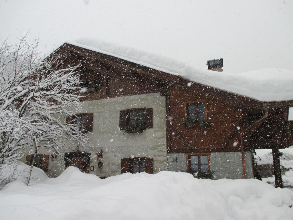 Maso Pin Bed & Breakfast Мадона ди Кампильо Екстериор снимка